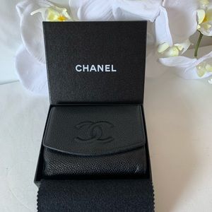 CHANEL CC Logo Caviar Skin Wallet